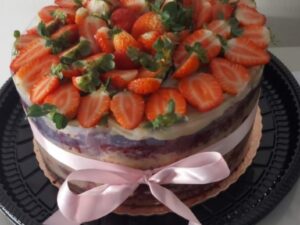 Bolo nadcake de ninho morango 25/10 cm 390.00